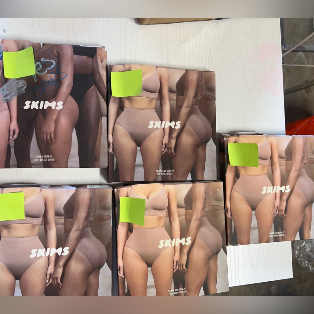 Set of 5 SKIMS Onyx and Bronze Seamless Sculpt Briefs